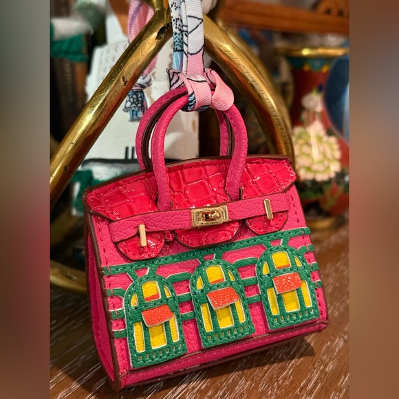 Micro Purse key fob earbuds holder made of leather & goldtone hardware Approx 3” - Picture 7 of 8